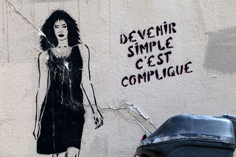 Devenir simple c'est compliqué -  un graph'mur ou street art de Miss Tic, photographié par © Norbert Pousseur